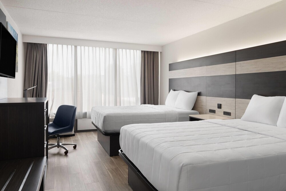 Baymont by Wyndham Williamsburg I-64 12/51