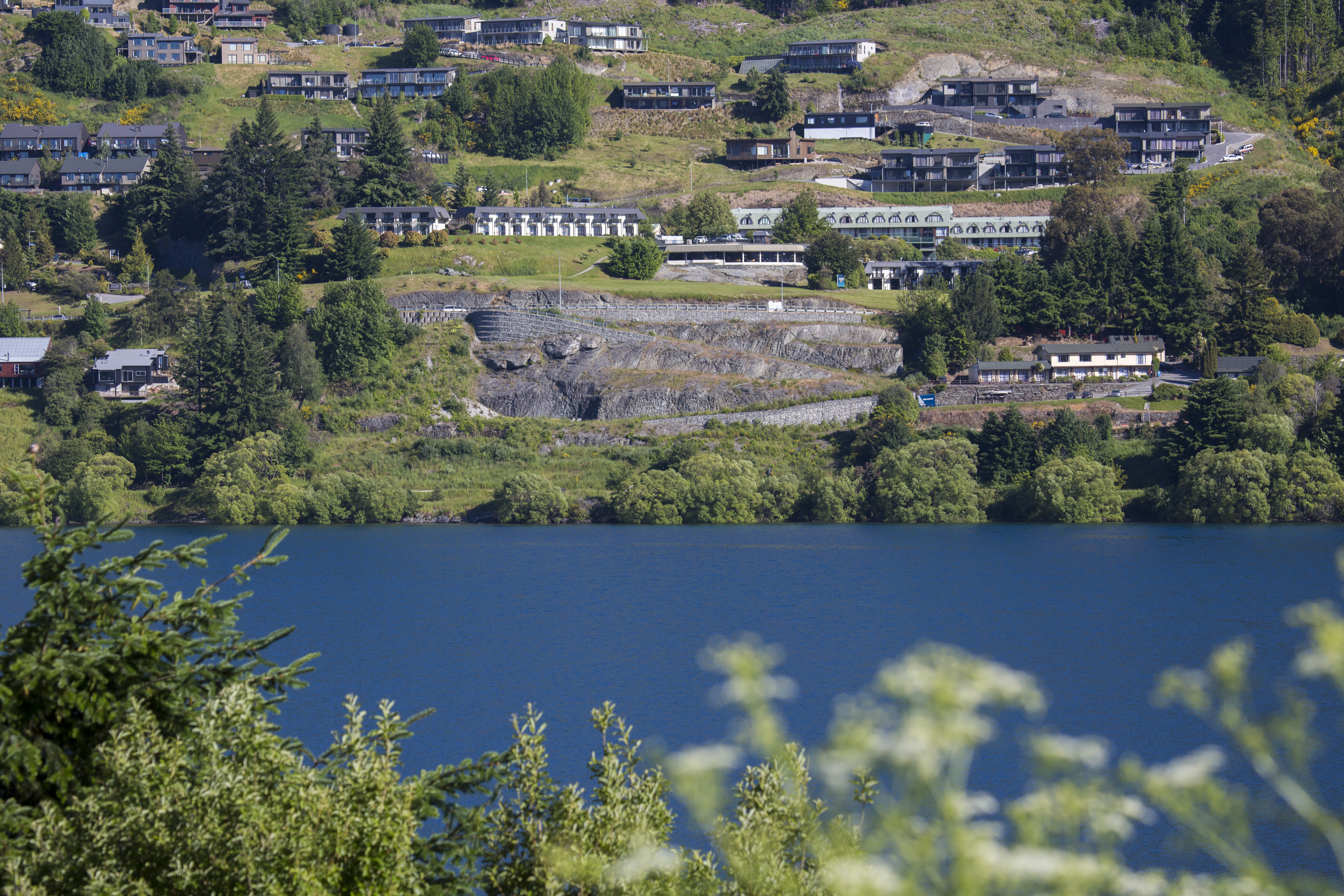 HOLIDAY INN QUEENSTOWN FRANKTON ROAD 72/76