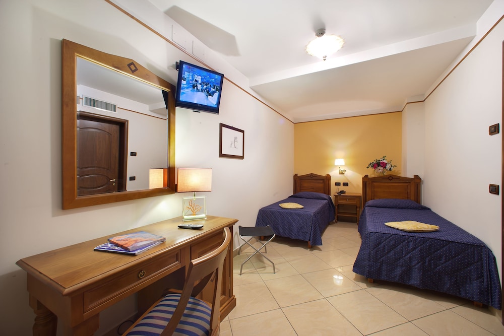 Ulisse Deluxe Hostel 16/42