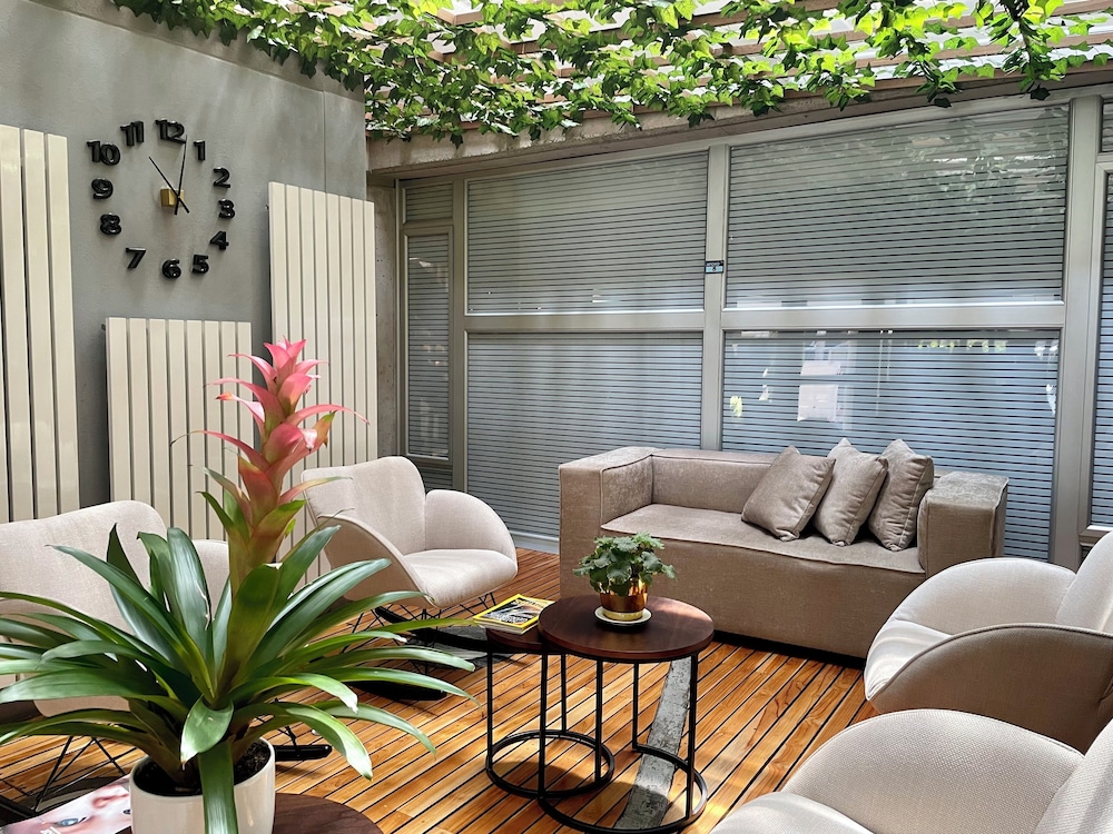 Hotel 5 Elementos Corferias by HBP 24/40