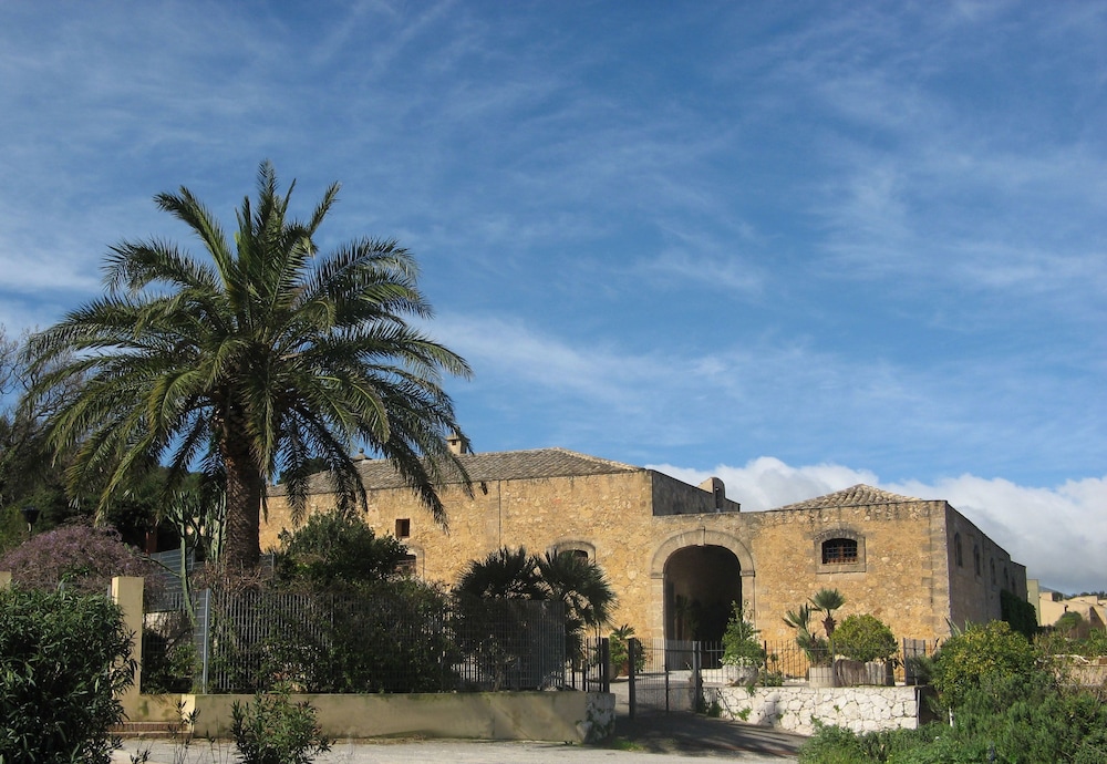 Hotel Baglio Santacroce 55/61