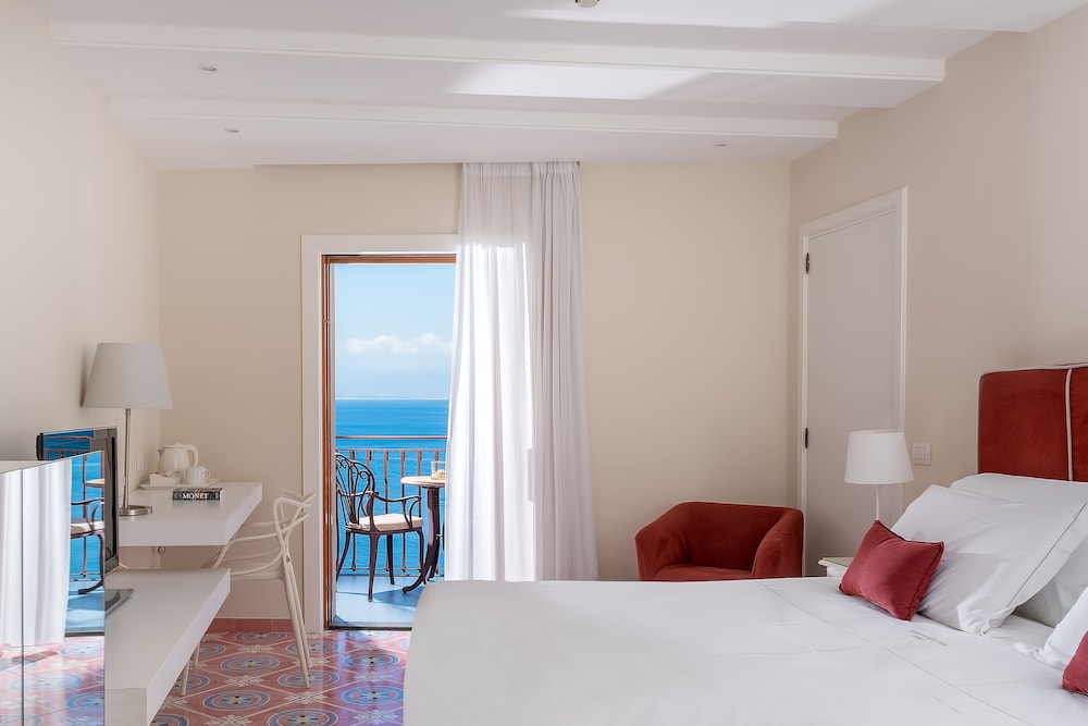 COMFORT, DOUBLE OR TWIN BED, SEA VIEW, BALCONY