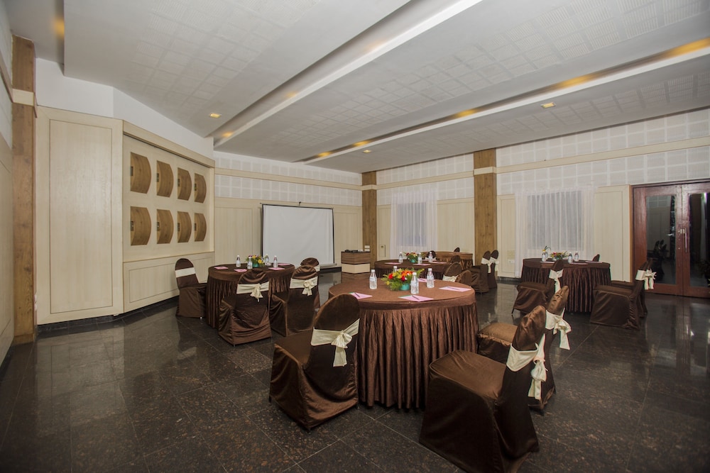GRAND PALACE HOTEL AND SPA 35/50