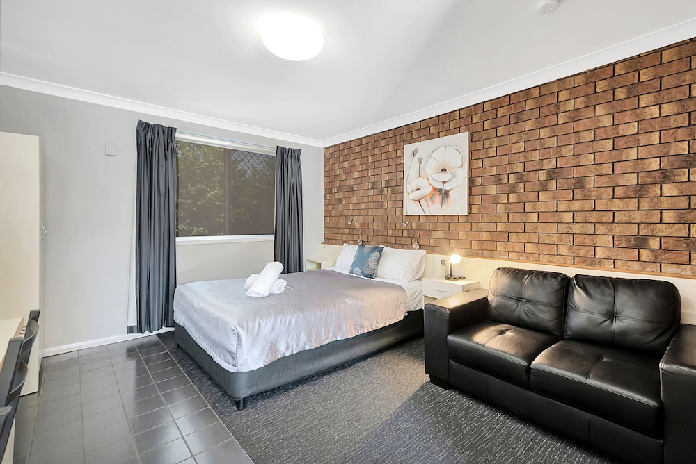 Leichhardt Motor Inn 12/69