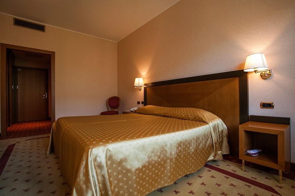 Grand Hotel La Chiusa Di Chietri 16/50