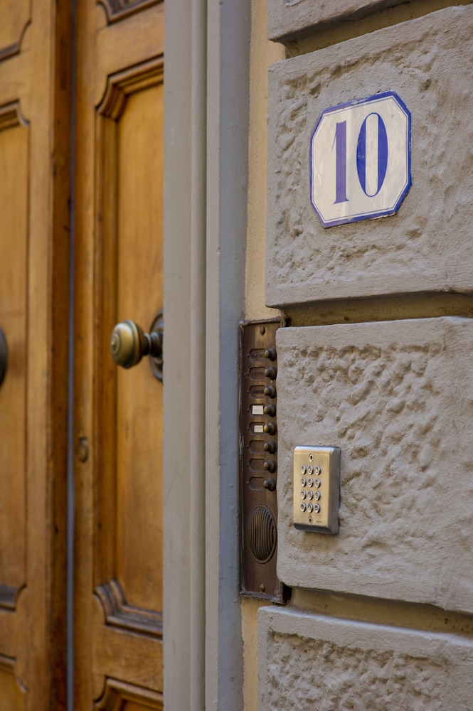 Arnobio Florence Suites 16/34