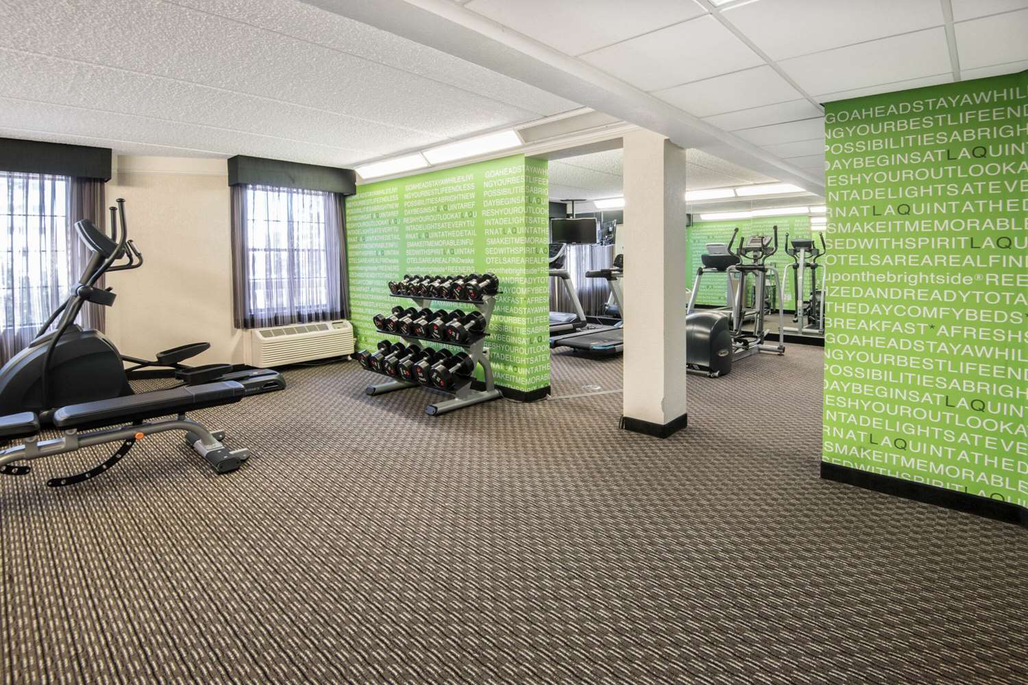 La Quinta Inn & Suites by Wyndham San Antonio Riverwalk 25/53