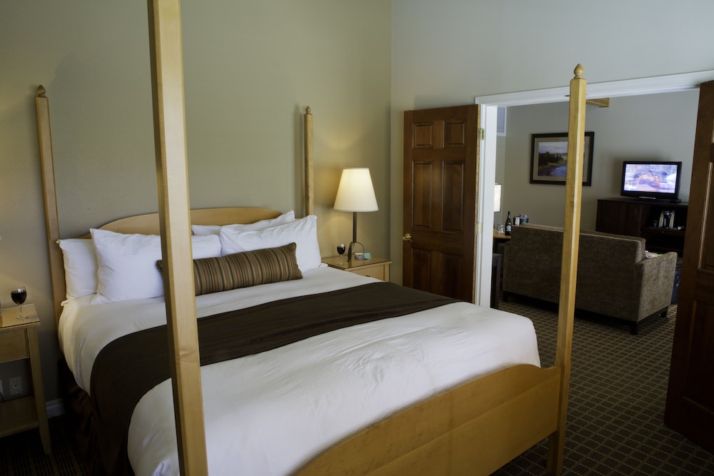 Pine Ridge Inn 7/37