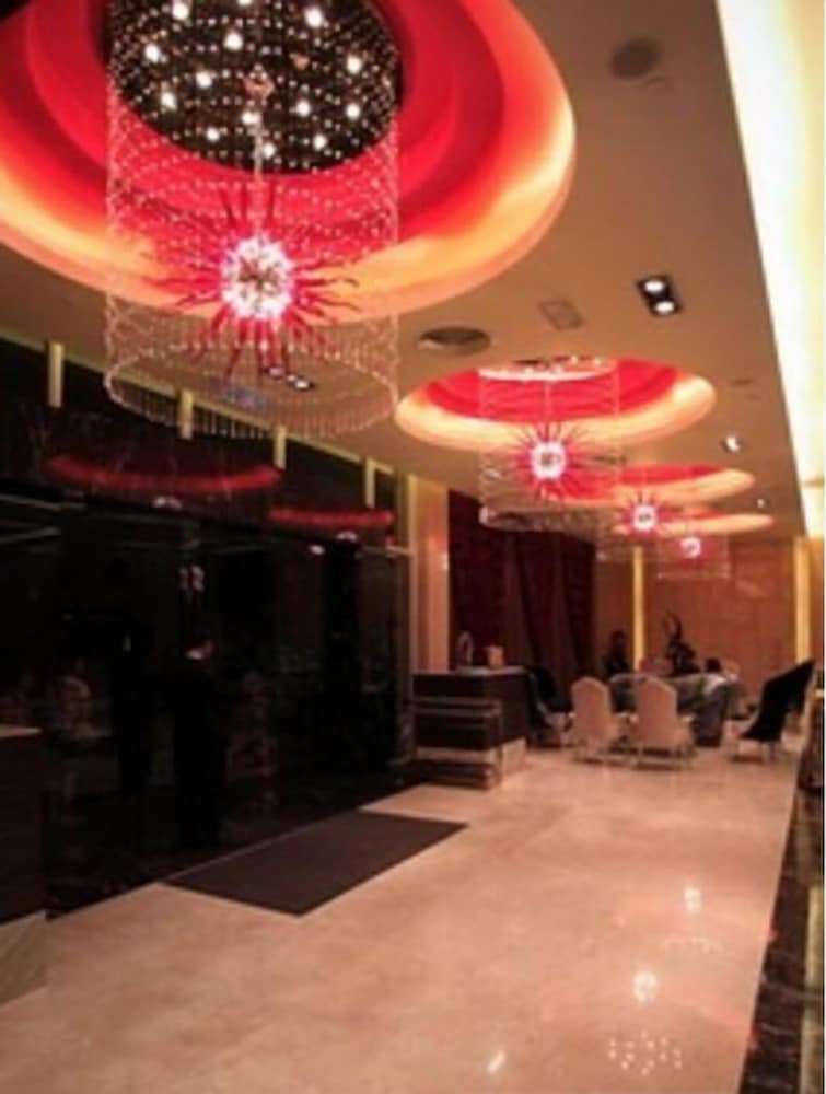 Crown Garden Hotel 7/33