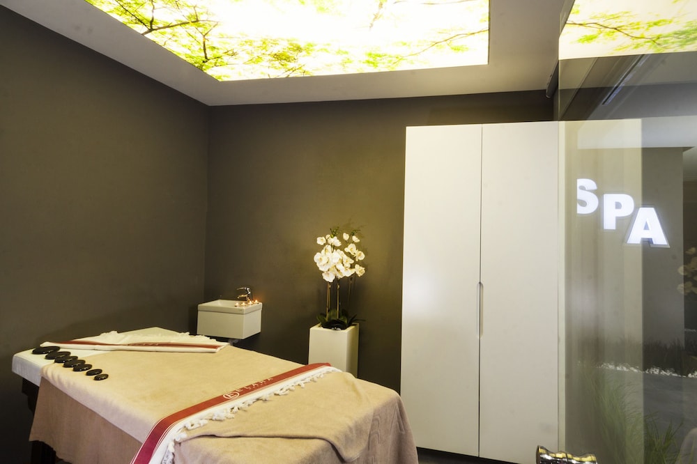 Majura Hotel 31/50