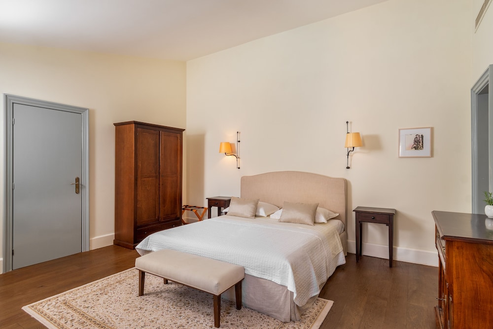 Hotel Martinis Marchi 12/50