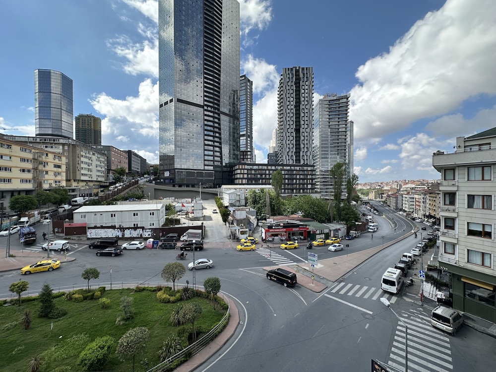 K SUITES HOTEL 56/58