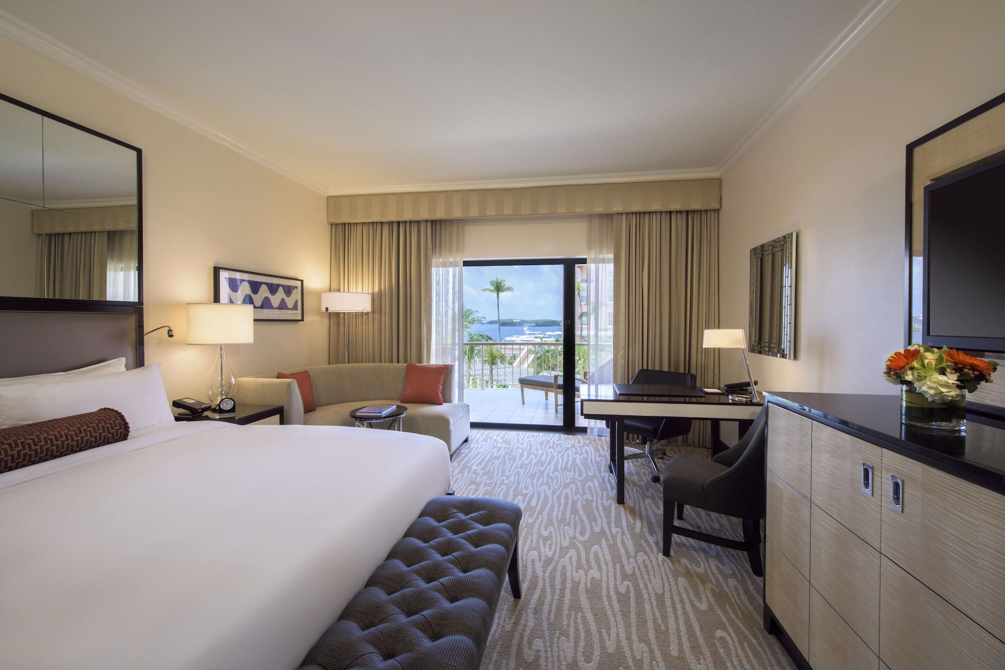 Fairmont Gold, King Bed, Harbour View, Club Lounge Access