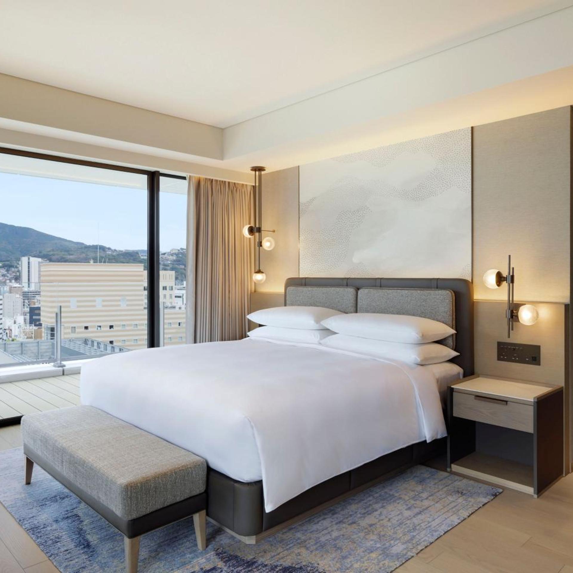 Suite, King Bed, Sofa, Club Lounge Access