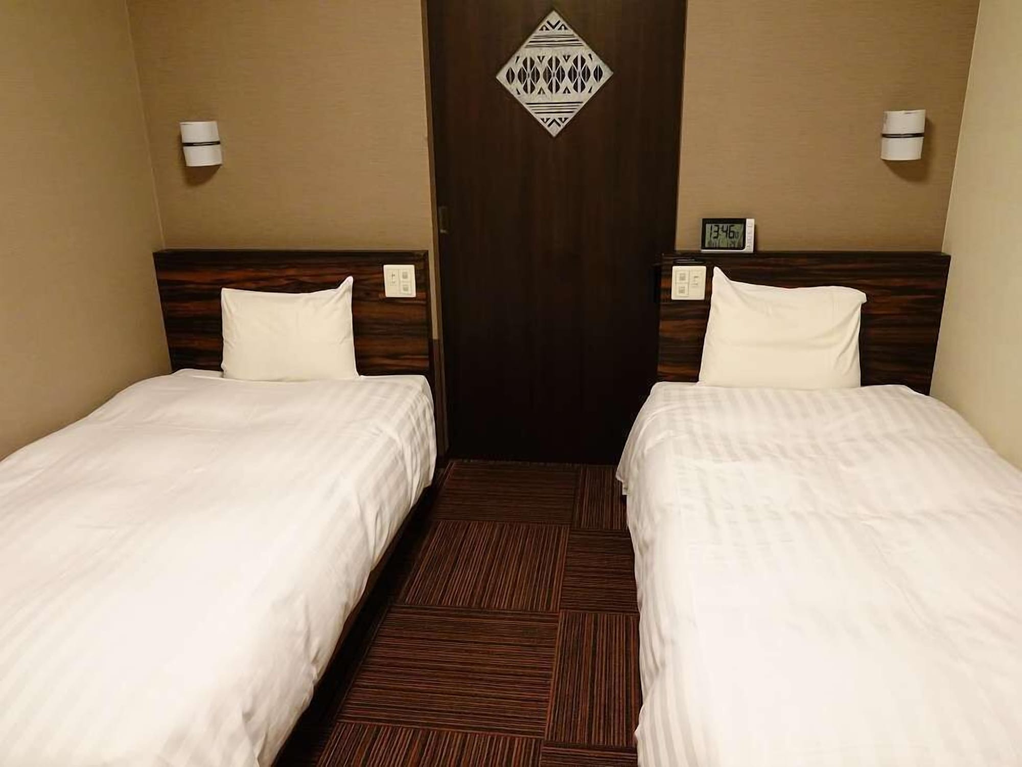 COMPACT, TWIN BEDS