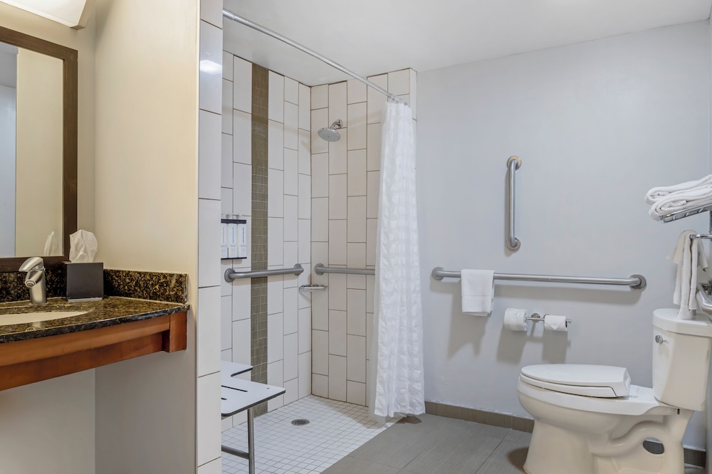 Hyatt Place Houston North 60/60