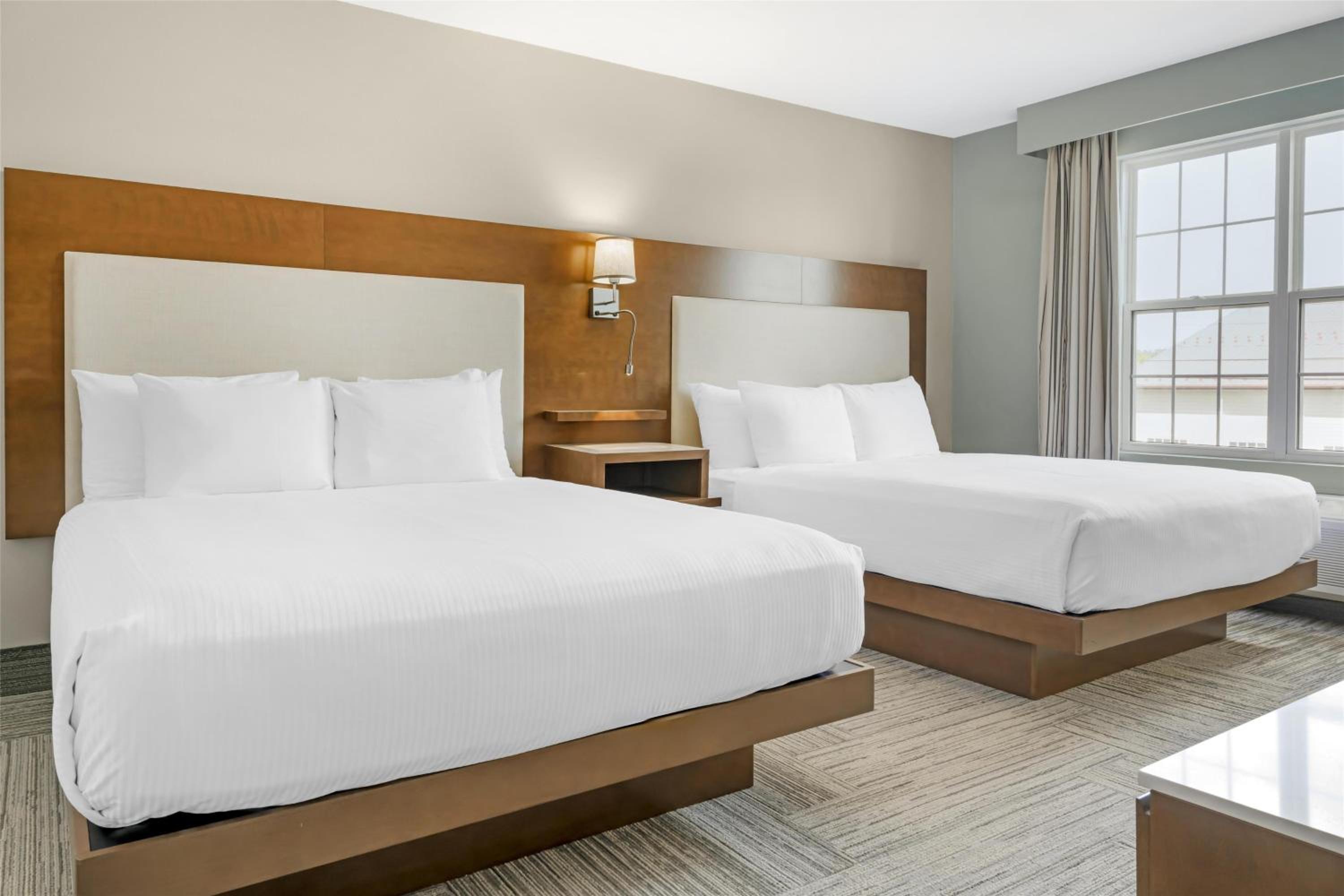 Suite, 2 Queen Beds, Sofa