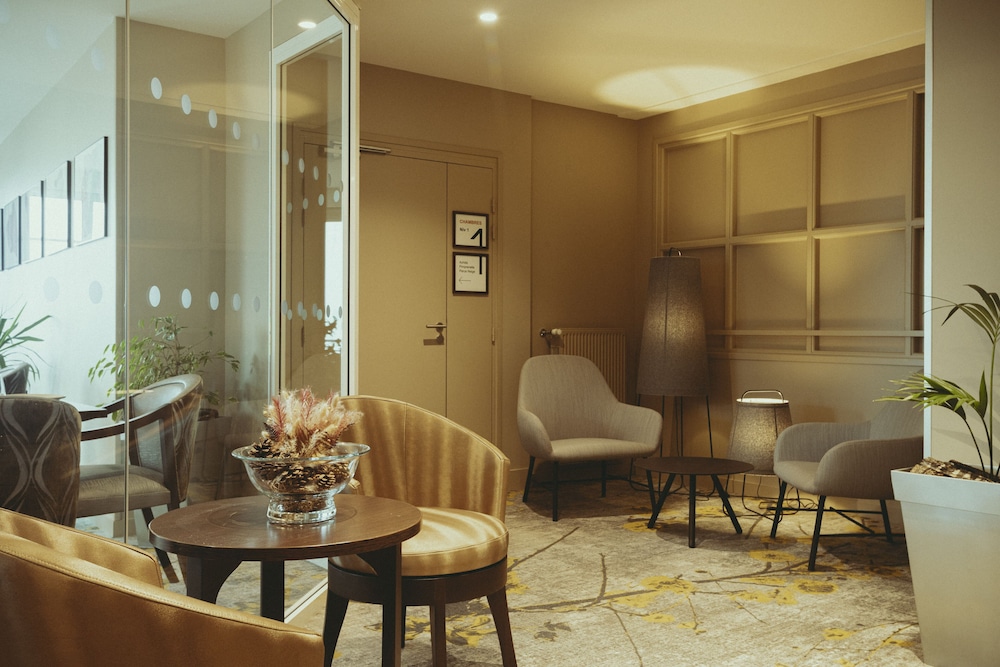 AUBERGE DE CLOCHEMERLE 34/54