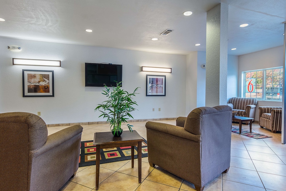 Motel6 Canton GA 36/52