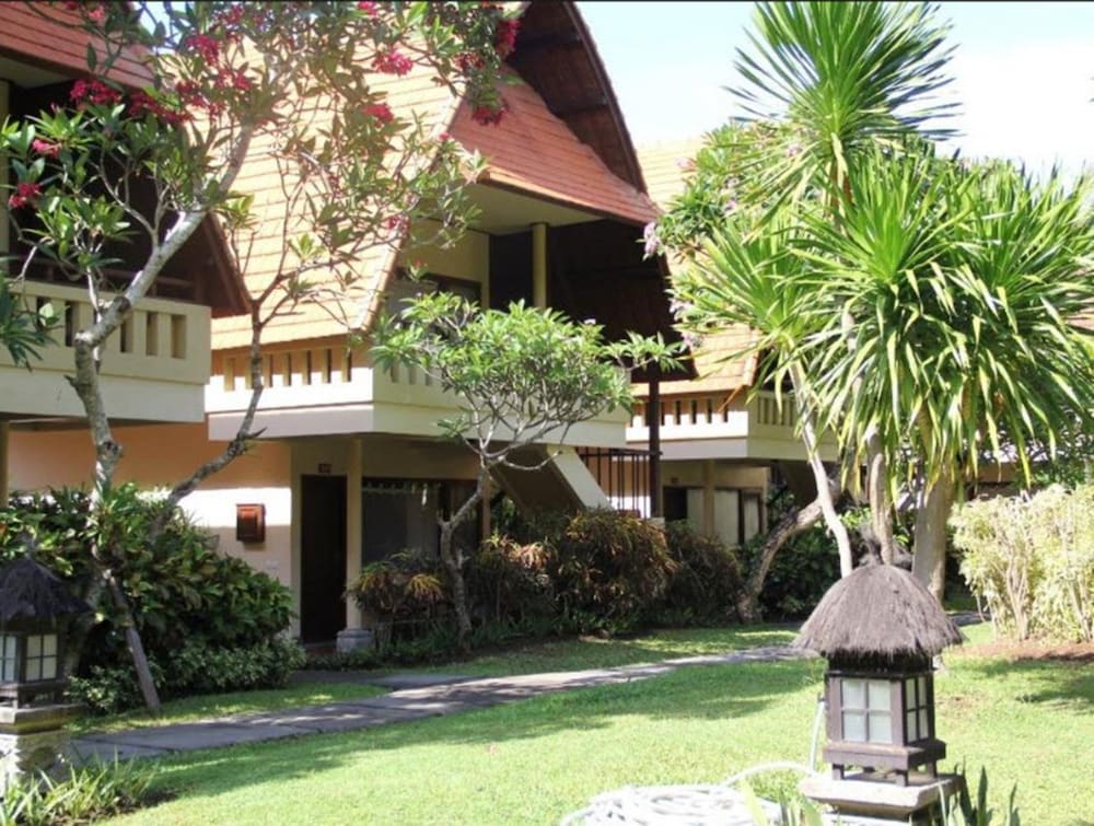 BESAKIH BEACH HOTEL 60/67