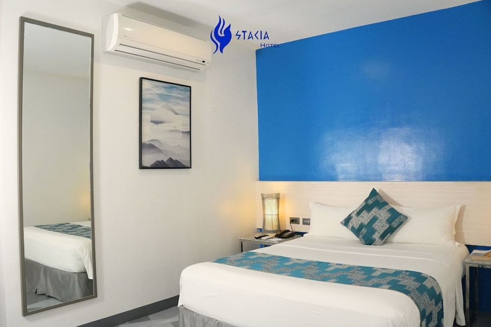 Stacia Hotel 12/48