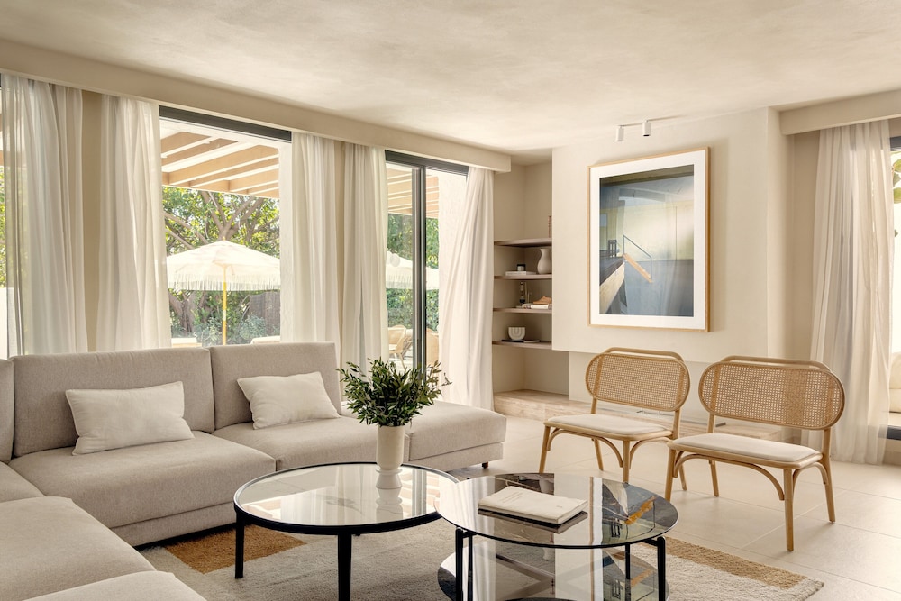 Host Villas & Suites 30/50