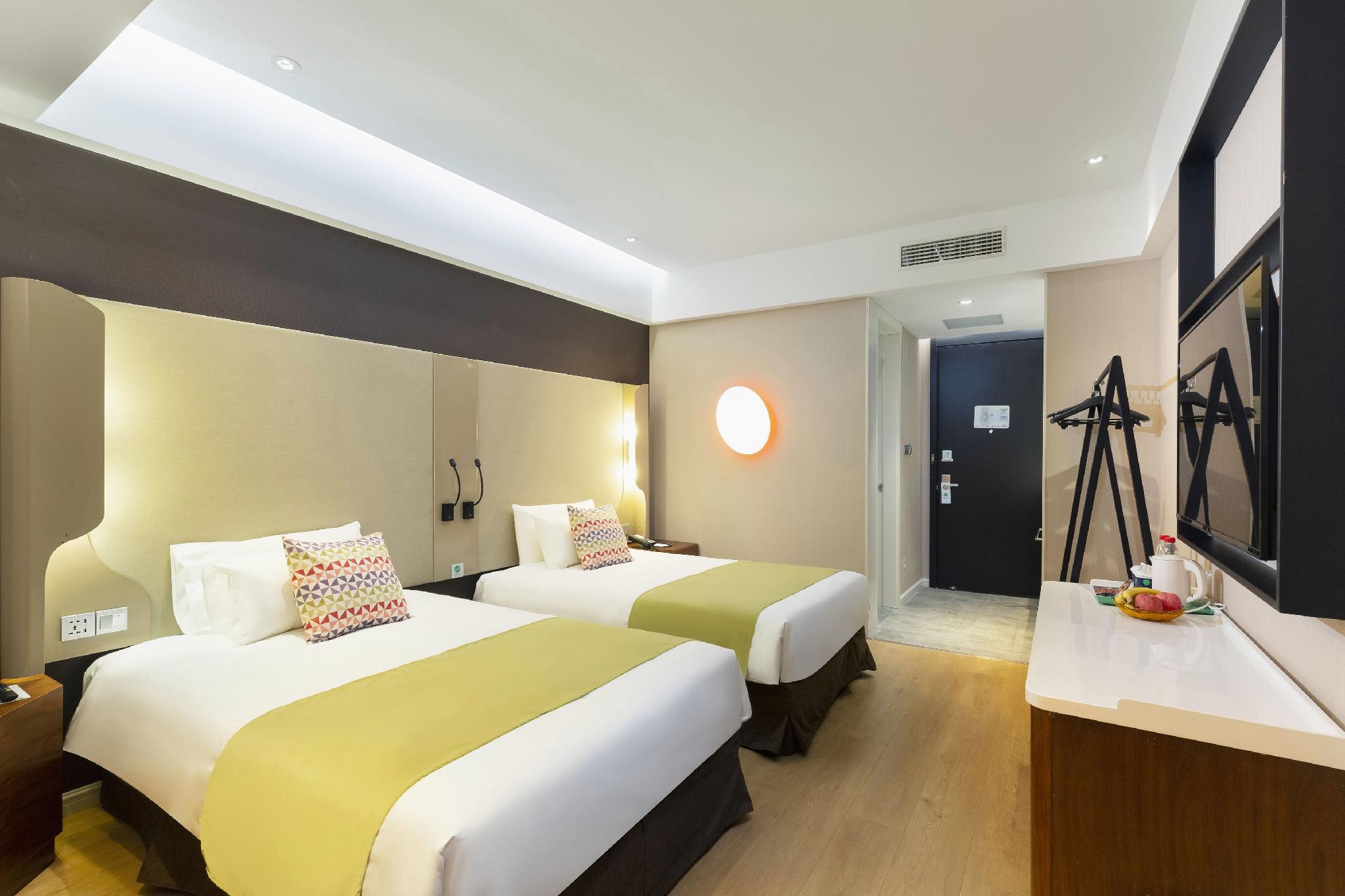 Campanile Hotel at Xining Railway Station 15/46