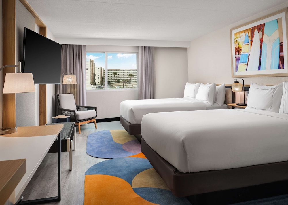 Room, 2 Queen Beds, Partial Ocean View, High Floor