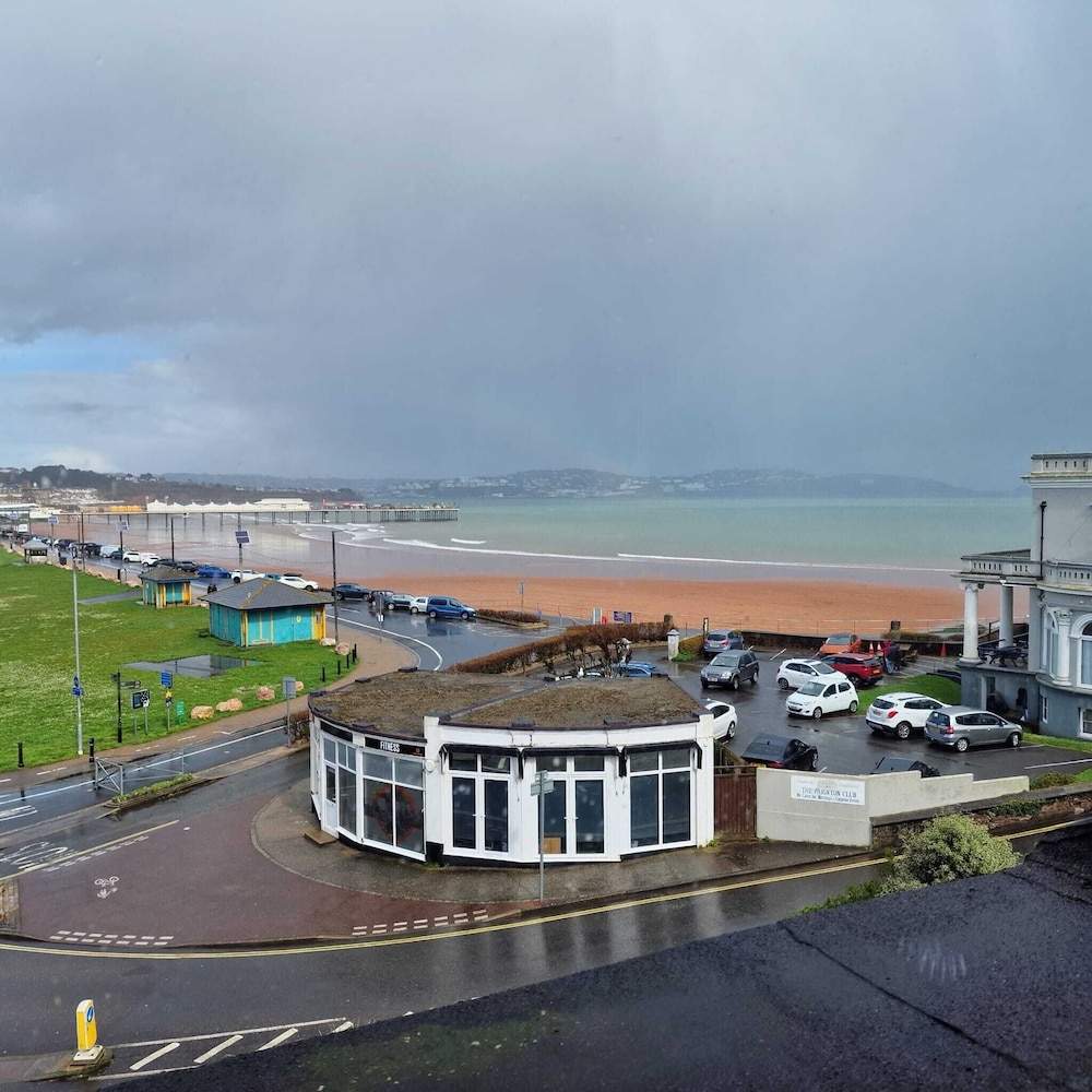 The Sands 48/50