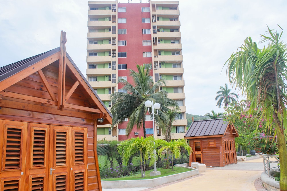 Green Island Beach Suite At Turtle Towers 8/50