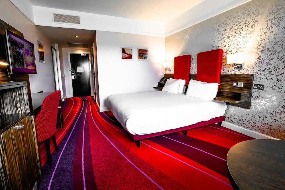 CROWNE PLAZA BLANCHARDSTOWN 27/76