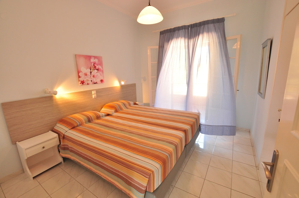 Room at Elena Apartments, Acharavi