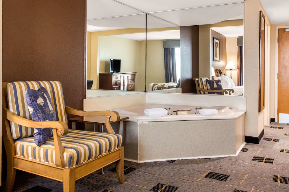 Quality Inn & Suites North Myrtle Beach 34/61
