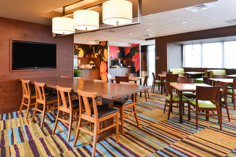 FAIRFIELD INN & SUITES WARRENSBURG 22/27