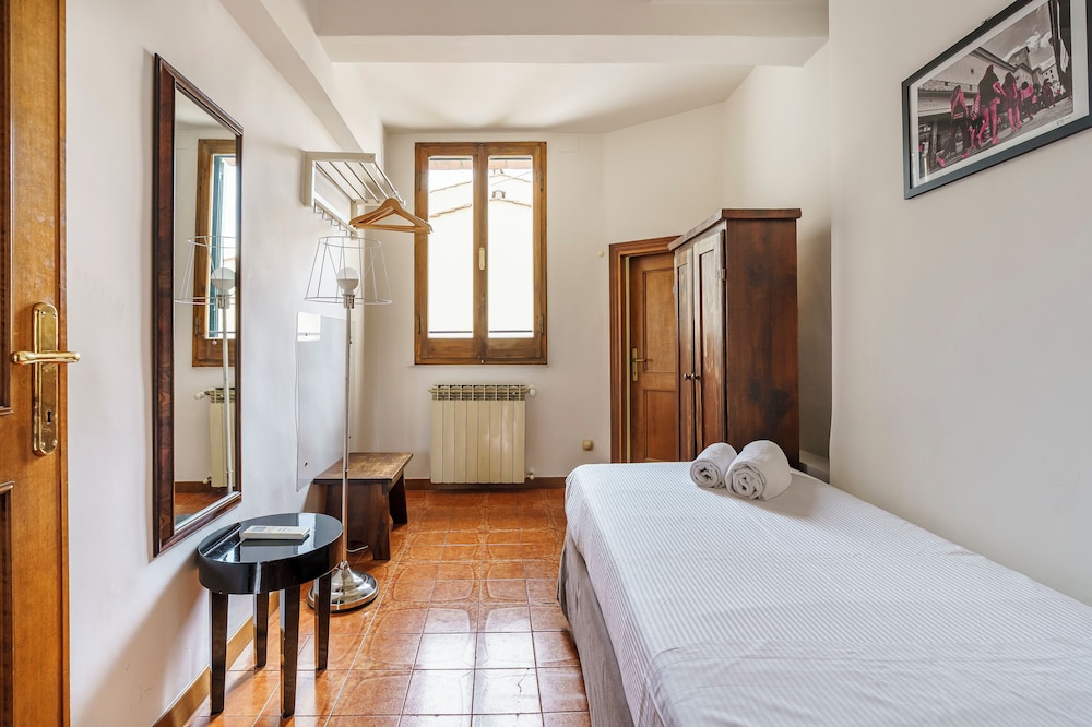 3 Bedrooms, Apartment, 1 Double and 3 Single Beds