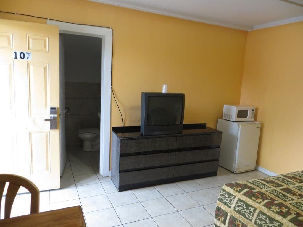 Travel Inn & Suites 4/23