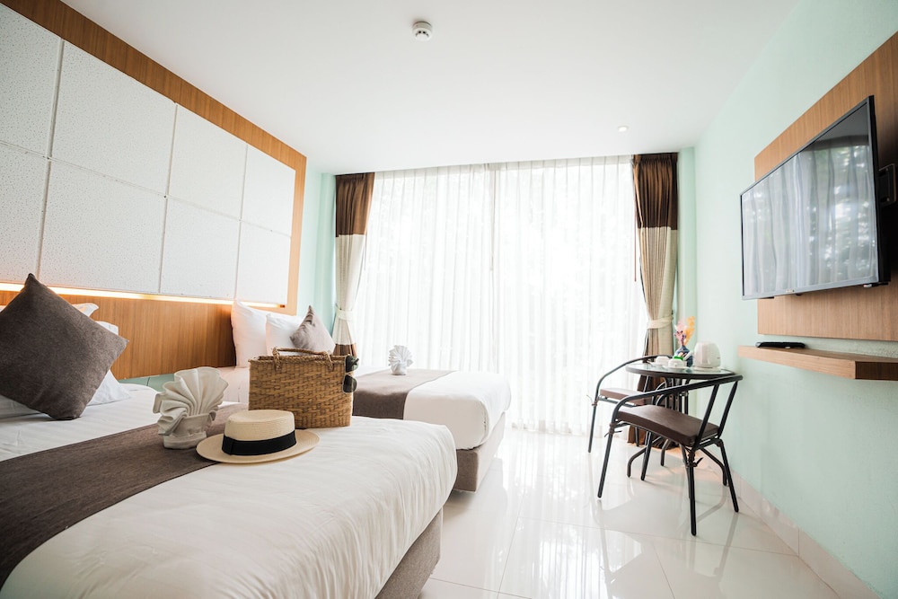 A Hotel Simply 15/50