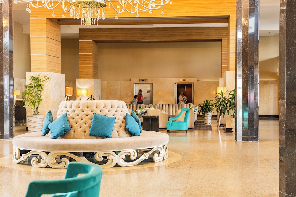 Sherry Frontenac Oceanfront Hotel 27/49
