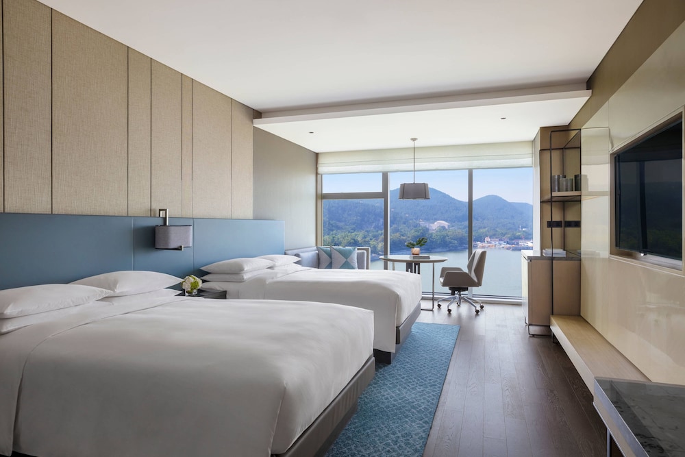 Executive, King Bed