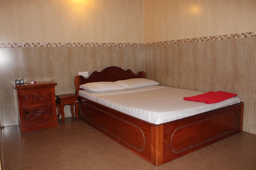 ROOM, DOUBLE BED