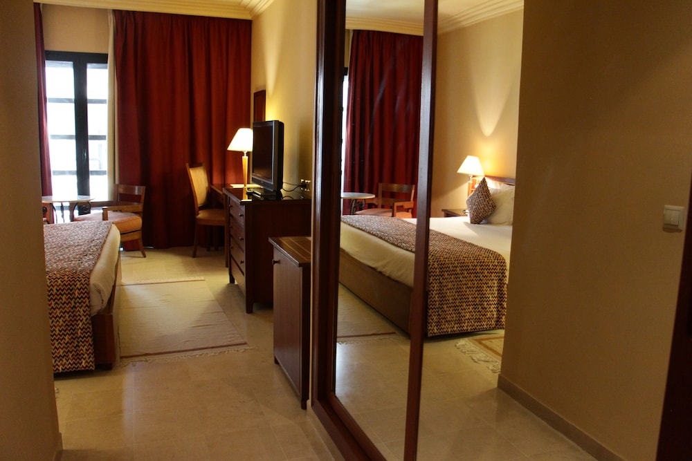 Hotel Le Consul 32/41