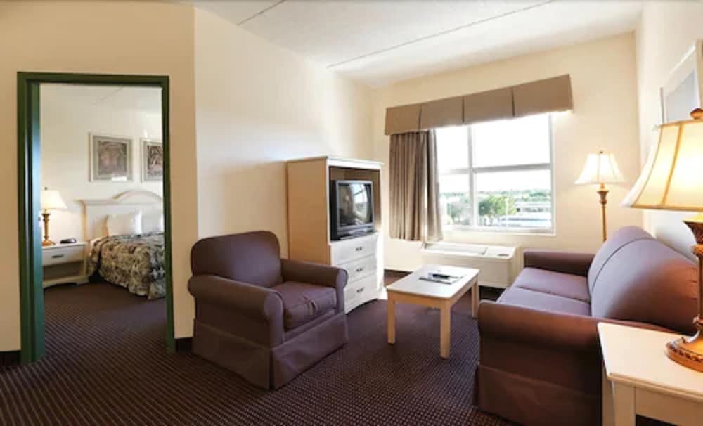 Allure Suites of Fort Myers 13/27