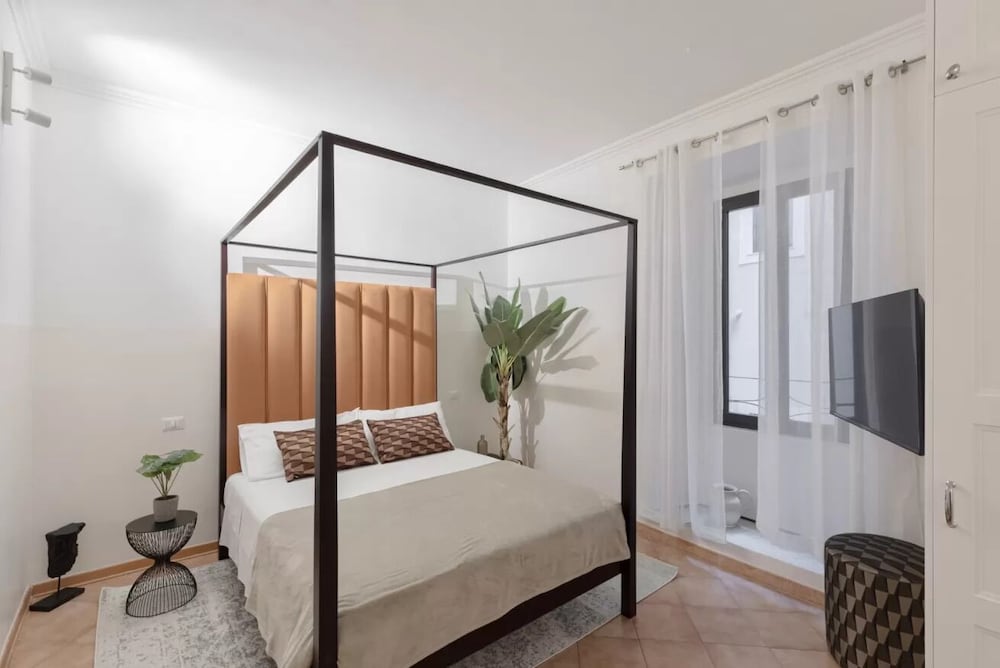 World, King Bed, Di Tower One