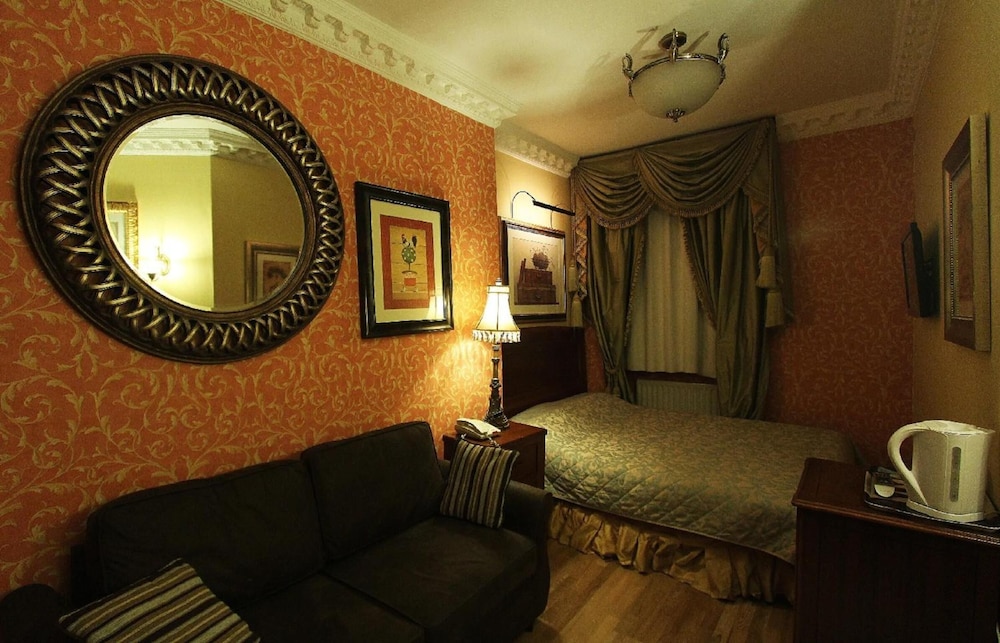 Opulence Centra London Hotel 63/75