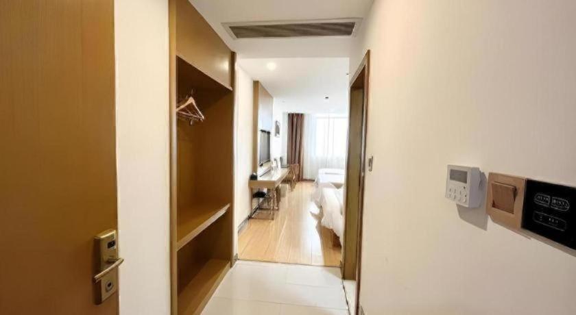 GreenTree Inn Huzhou Zhili Fortune Plaza Wuxing Avenue Express Hotel 53/53