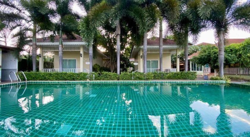 Ruen Maihom Riverside Cottage 55/63