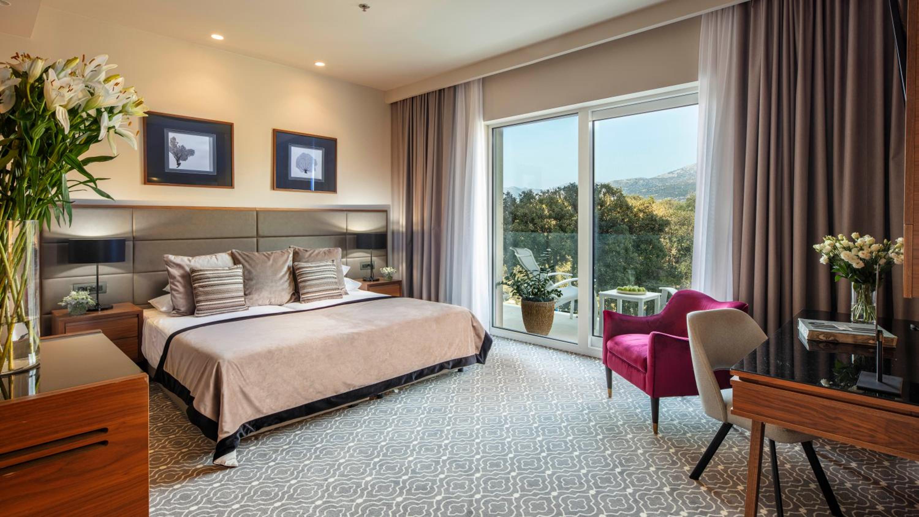 LUXURY, DOUBLE OR TWIN BED, BALCONY