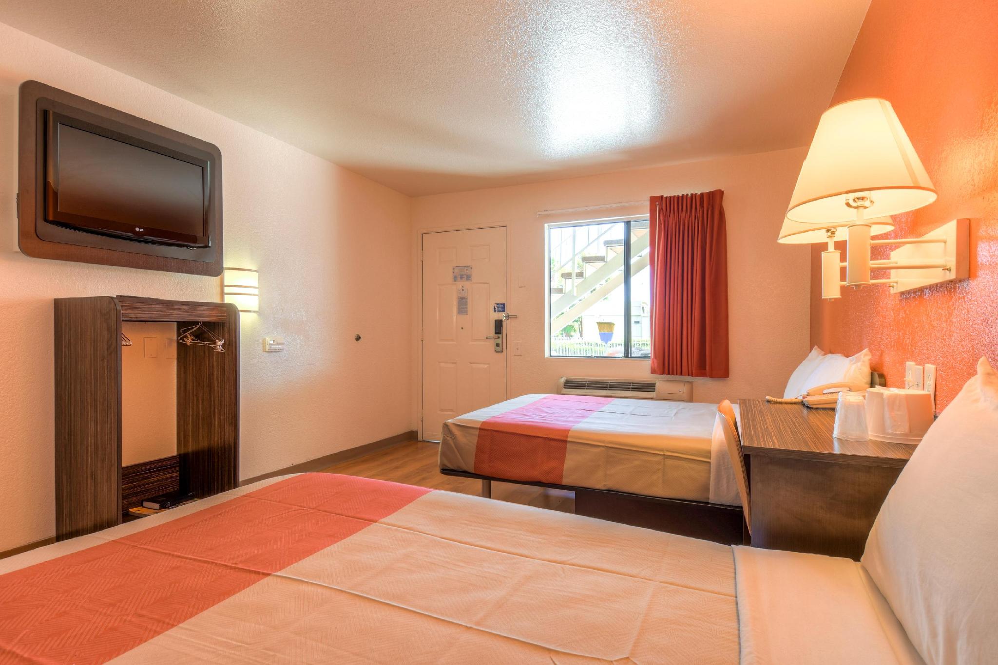 2 Full Beds ADA/Roll In Shower