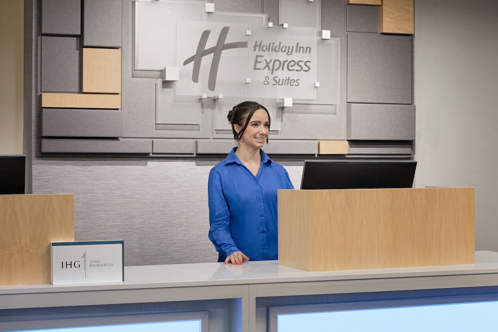 Holiday Inn Express Hotel And Suites Greenville Downtown 24/82