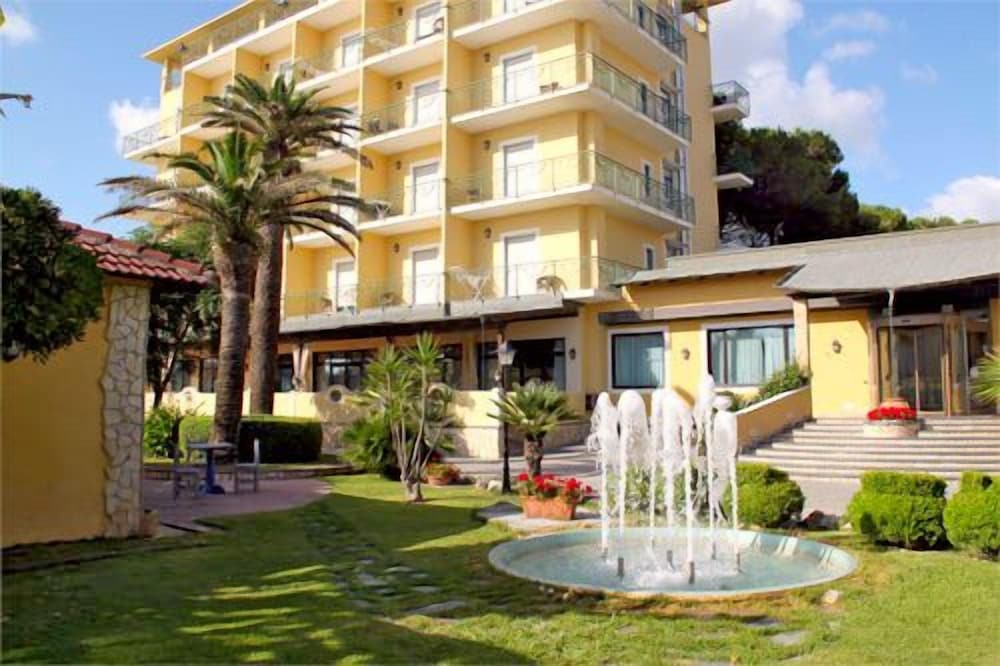 Hotel Club Sabbiadoro 50/51